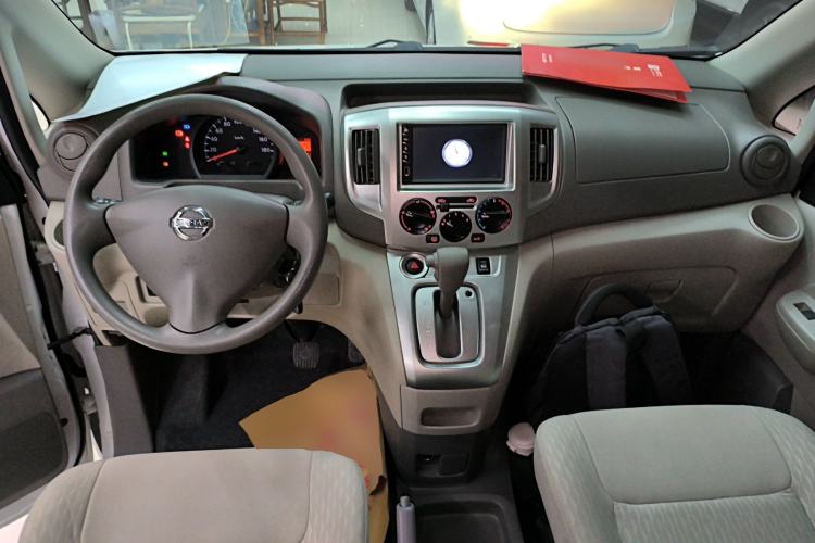 Used Nissan NV200 2018 1.6L CVT Luxury Model Center Console