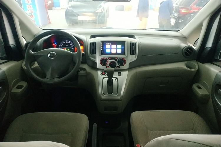 Used Nissan NV200 2018 1.6L CVT Luxury Model Center Console