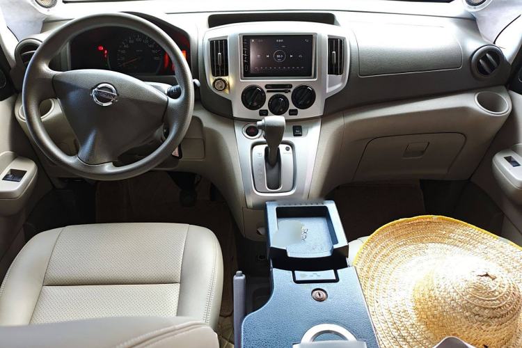 Used Nissan NV200 2018 1.6L CVT Luxury Model Center Console