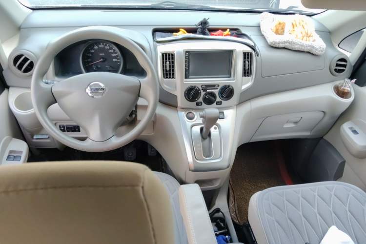 Used Nissan NV200 2018 1.6L CVT Luxury Model Center Console