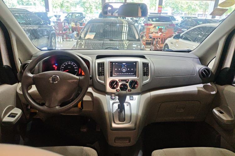 Used Nissan NV200 2018 1.6L CVT Luxury Model Center Console
