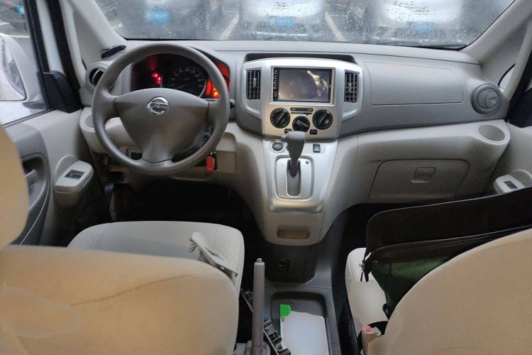 Used Nissan NV200 2018 1.6L CVT Luxury Model Center Console