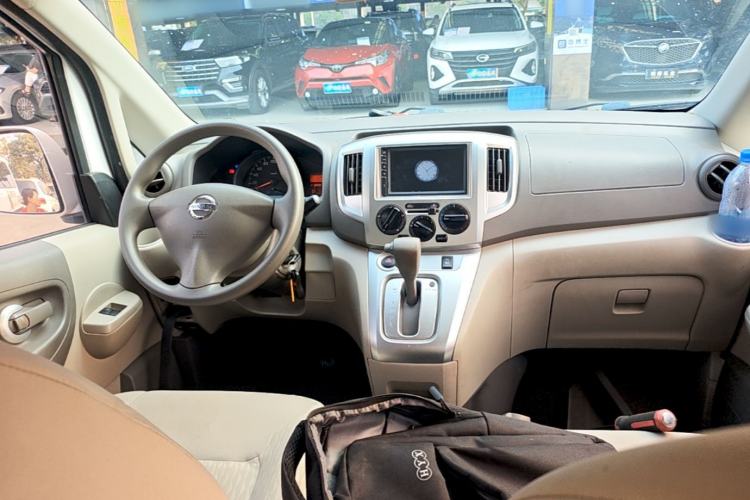 Used Nissan NV200 2018 1.6L CVT Luxury Model Center Console
