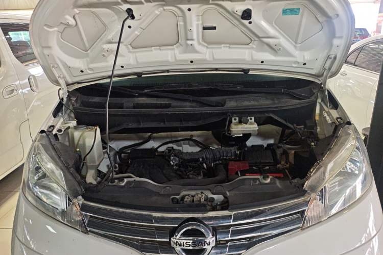 Used Nissan NV200 2018 1.6L CVT Luxury Model Engine Bay