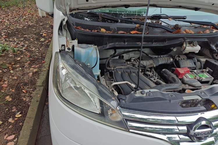 Used Nissan NV200 2018 1.6L CVT Luxury Model Engine Bay Right