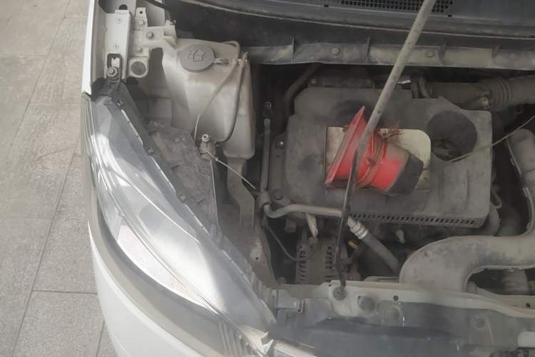 Used Nissan NV200 2018 1.6L CVT Luxury Model Engine Bay Right