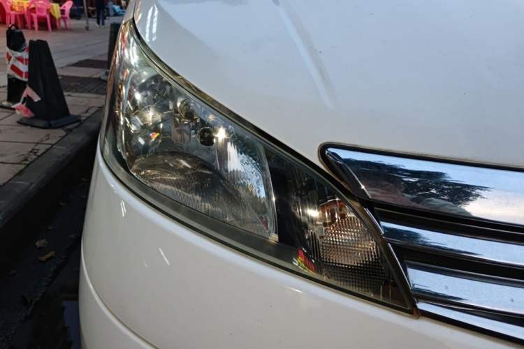 Used Nissan NV200 2018 1.6L CVT Luxury Model Exterior 6
