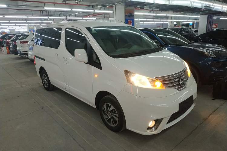 Used Nissan NV200 2018 1.6L CVT Luxury Model Front Right 45 Deg