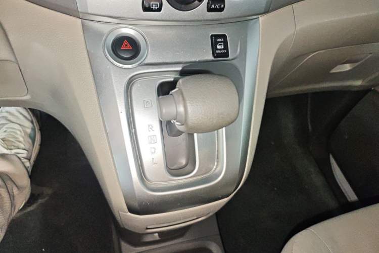 Used Nissan NV200 2018 1.6L CVT Luxury Model Gear Lever