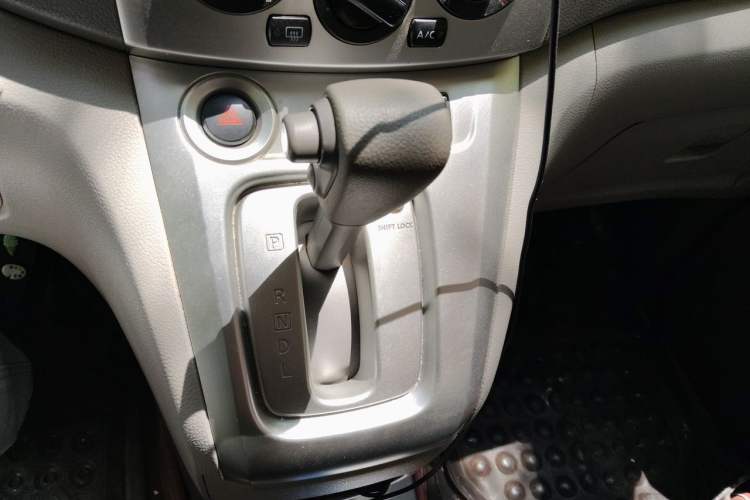 Used Nissan NV200 2018 1.6L CVT Luxury Model Gear Lever