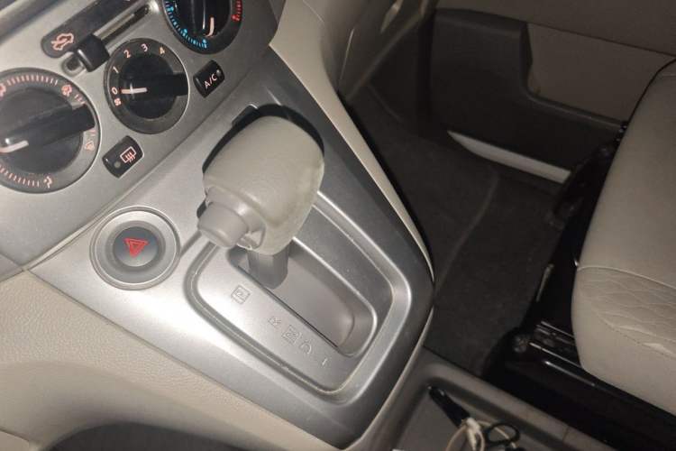 Used Nissan NV200 2018 1.6L CVT Luxury Model Gear Lever
