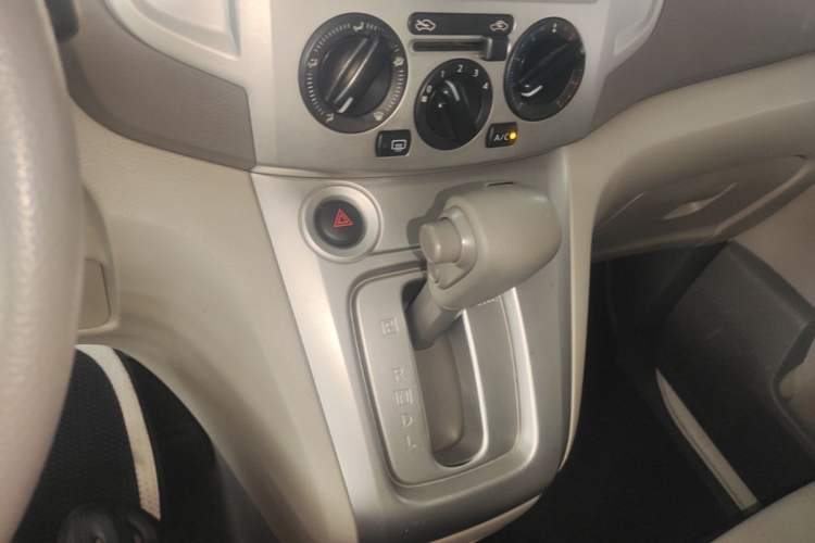 Used Nissan NV200 2018 1.6L CVT Luxury Model Gear Lever