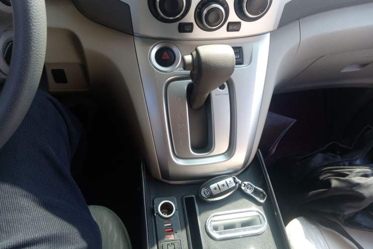 Used Nissan NV200 2018 1.6L CVT Luxury Model Gear Lever