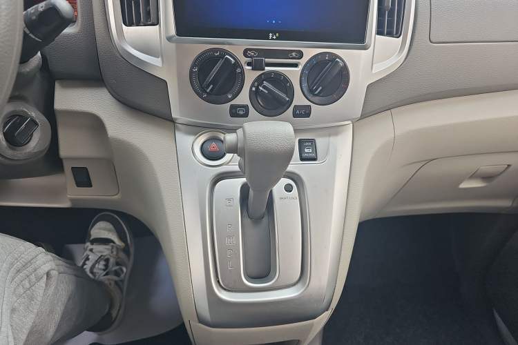 Used Nissan NV200 2018 1.6L CVT Luxury Model Gear Lever