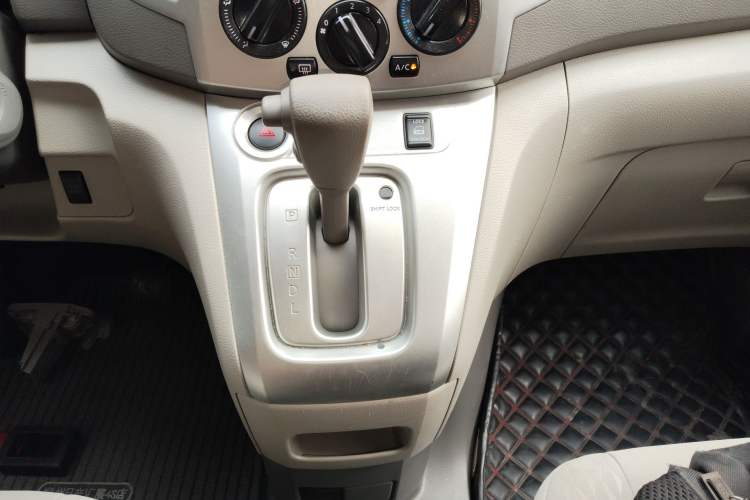 Used Nissan NV200 2018 1.6L CVT Luxury Model Gear Lever