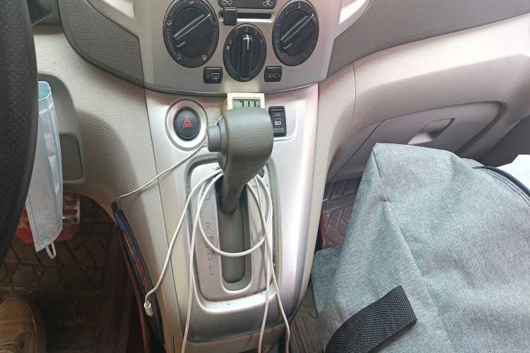 Used Nissan NV200 2018 1.6L CVT Luxury Model Gear Lever