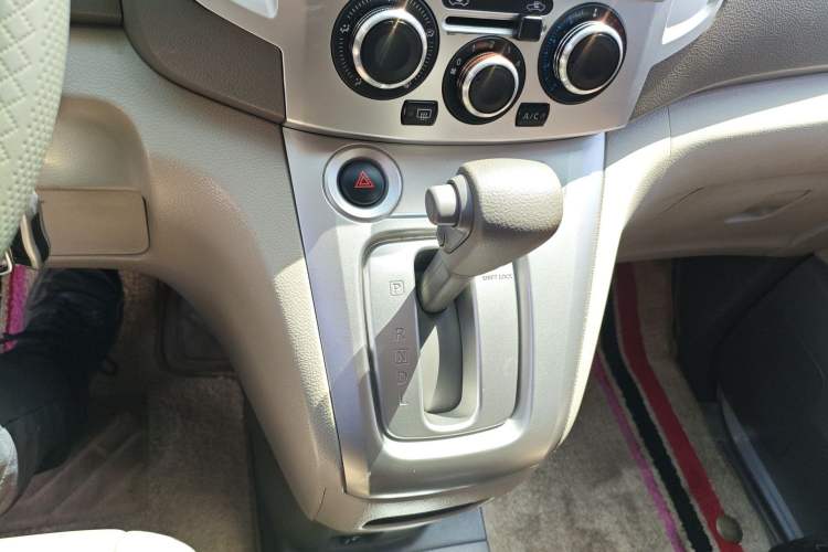 Used Nissan NV200 2018 1.6L CVT Luxury Model Gear Lever