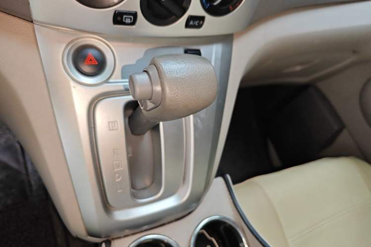 Used Nissan NV200 2018 1.6L CVT Luxury Model Gear Lever
