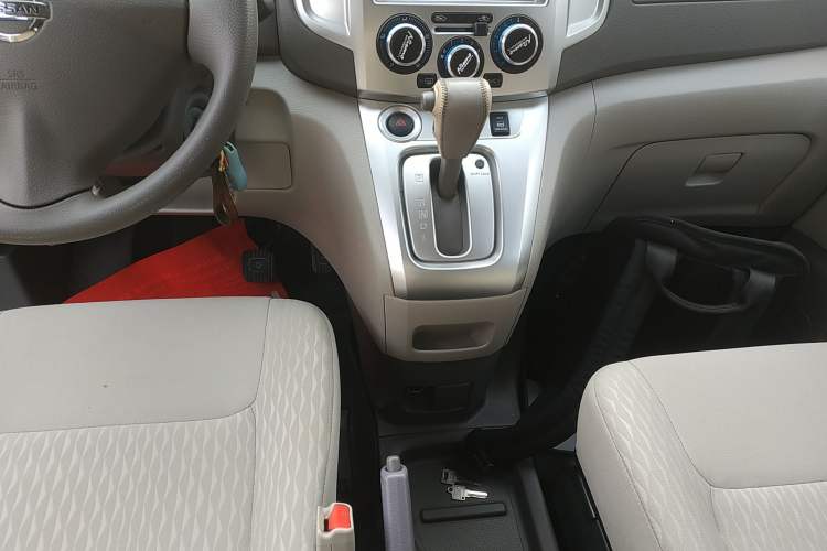Used Nissan NV200 2018 1.6L CVT Luxury Model Gear Lever