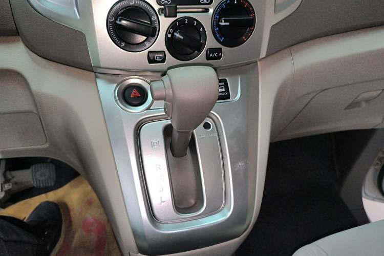 Used Nissan NV200 2018 1.6L CVT Luxury Model Gear Lever