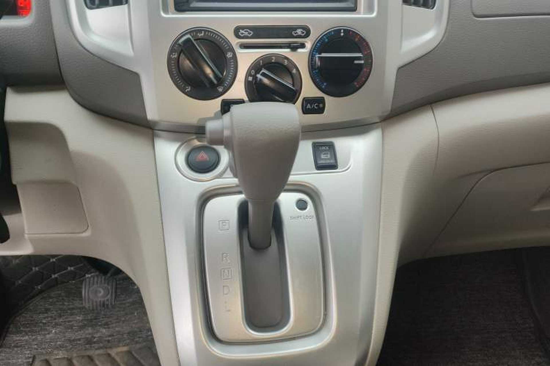 Used Nissan NV200 2018 1.6L CVT Luxury Model Gear Lever
