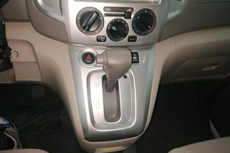 Used Nissan NV200 2018 1.6L CVT Luxury Model Gear Lever