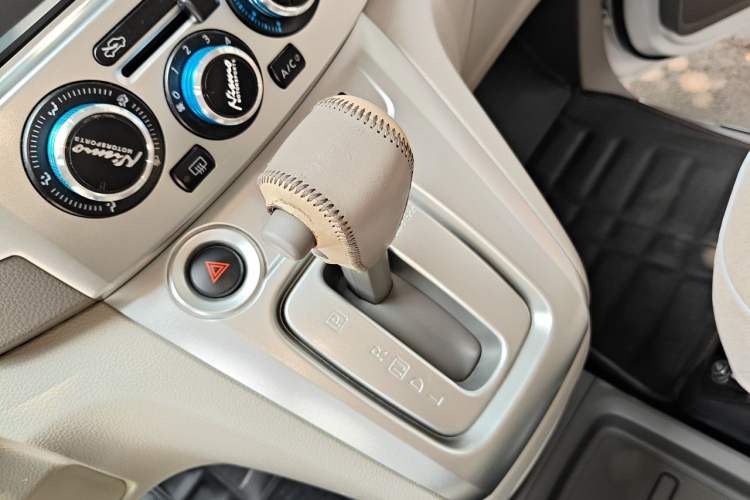 Used Nissan NV200 2018 1.6L CVT Luxury Model Gear Lever