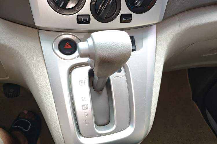 Used Nissan NV200 2018 1.6L CVT Luxury Model Gear Lever