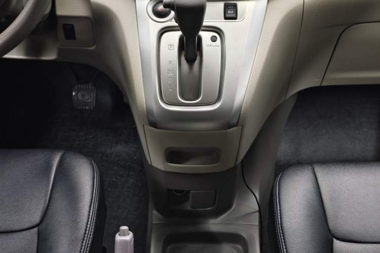 Used Nissan NV200 2018 1.6L CVT Luxury Model Gear Lever