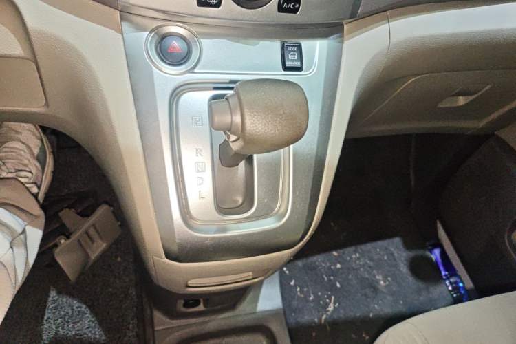 Used Nissan NV200 2018 1.6L CVT Luxury Model Gear Lever