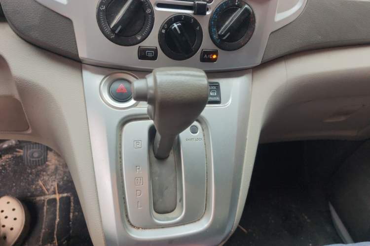 Used Nissan NV200 2018 1.6L CVT Luxury Model Gear Lever