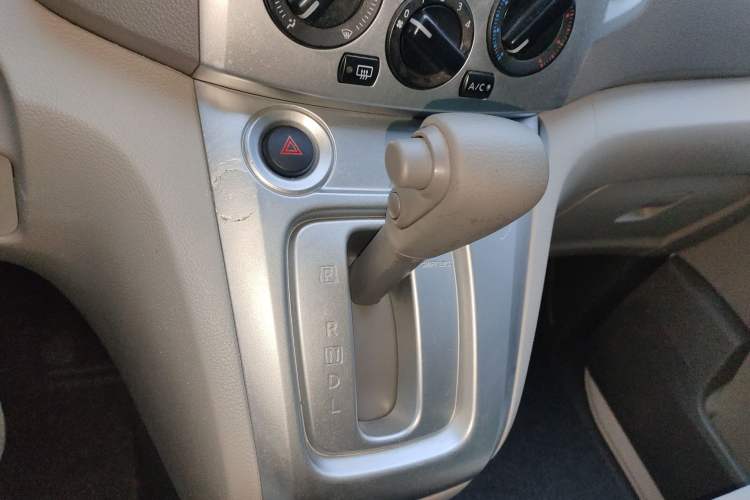 Used Nissan NV200 2018 1.6L CVT Luxury Model Gear Lever