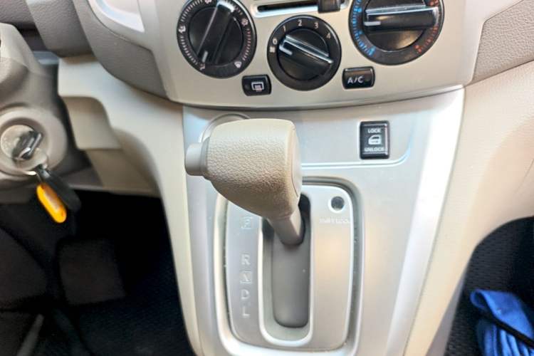 Used Nissan NV200 2018 1.6L CVT Luxury Model Gear Lever