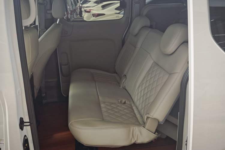 Used Nissan NV200 2018 1.6L CVT Luxury Model Interior 3