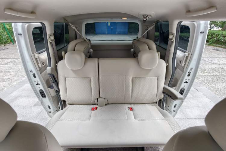 Used Nissan NV200 2018 1.6L CVT Luxury Model Interior 4