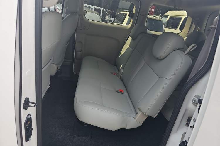 Used Nissan NV200 2018 1.6L CVT Luxury Model Interior 4