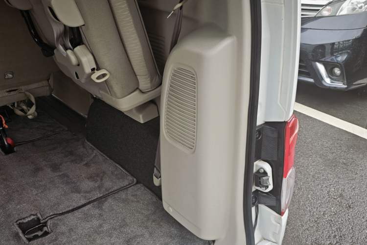 Used Nissan NV200 2018 1.6L CVT Luxury Model Interior 5