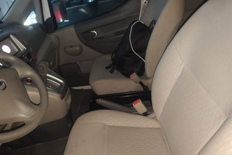 Used Nissan NV200 2018 1.6L CVT Luxury Model Left Front Seat