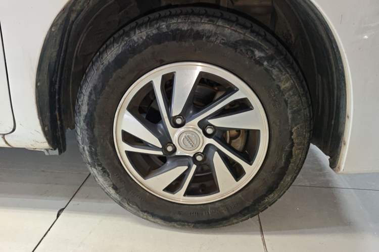 Used Nissan NV200 2018 1.6L CVT Luxury Model Left Front Wheel Hub