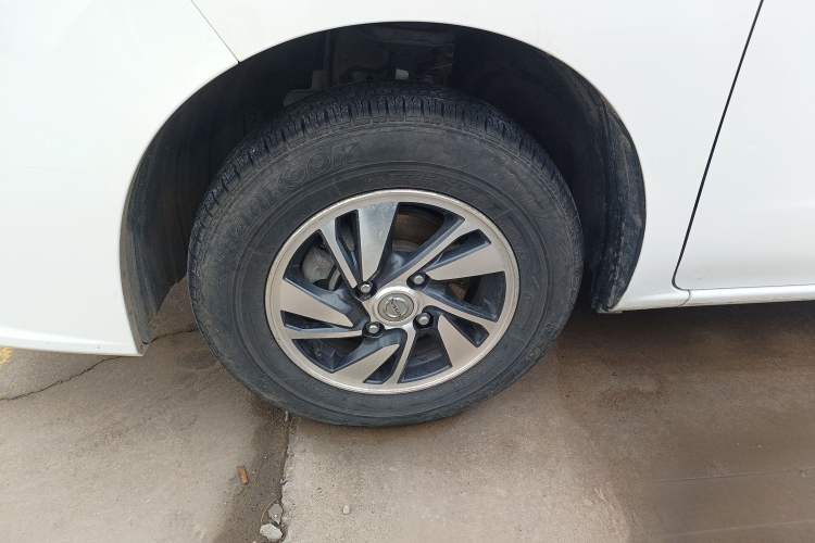 Used Nissan NV200 2018 1.6L CVT Luxury Model Left Front Wheel Hub
