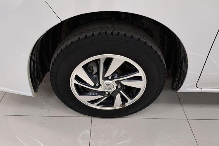Used Nissan NV200 2018 1.6L CVT Luxury Model Left Front Wheel Hub