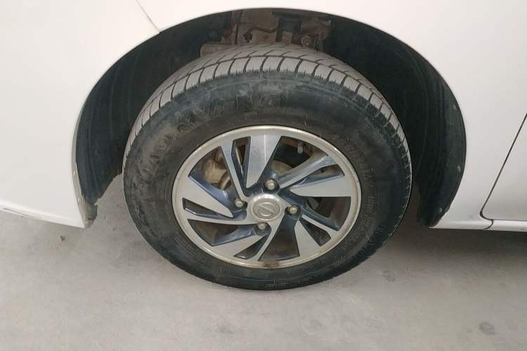 Used Nissan NV200 2018 1.6L CVT Luxury Model Left Front Wheel Hub