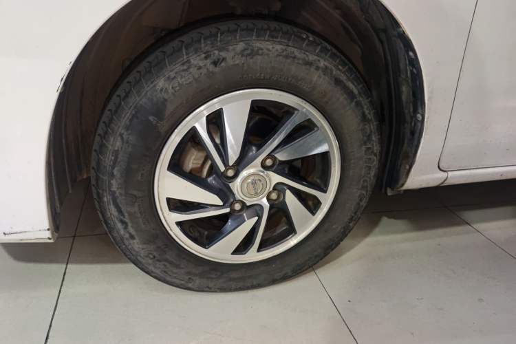 Used Nissan NV200 2018 1.6L CVT Luxury Model Left Front Wheel Hub