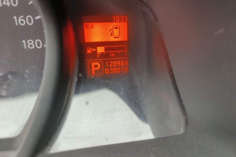 Used Nissan NV200 2018 1.6L CVT Luxury Model Odometer Close Up