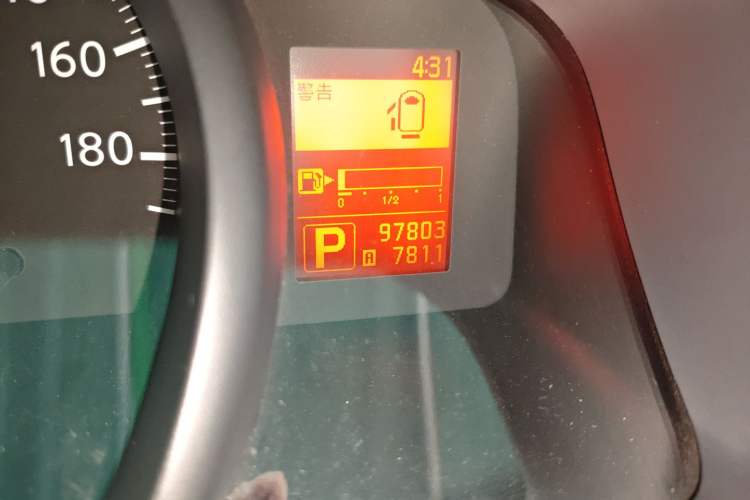 Used Nissan NV200 2018 1.6L CVT Luxury Model Odometer Close Up