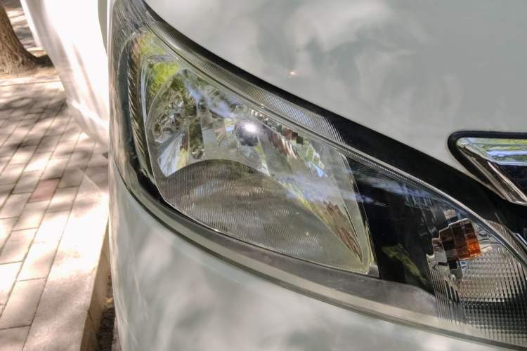 Used Nissan NV200 2018 1.6L CVT Luxury Model Right Front Headlight