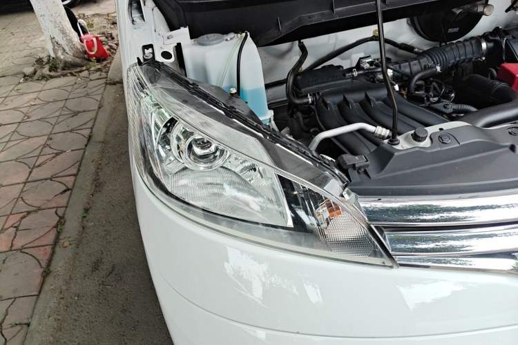 Used Nissan NV200 2018 1.6L CVT Luxury Model Right Front Headlight