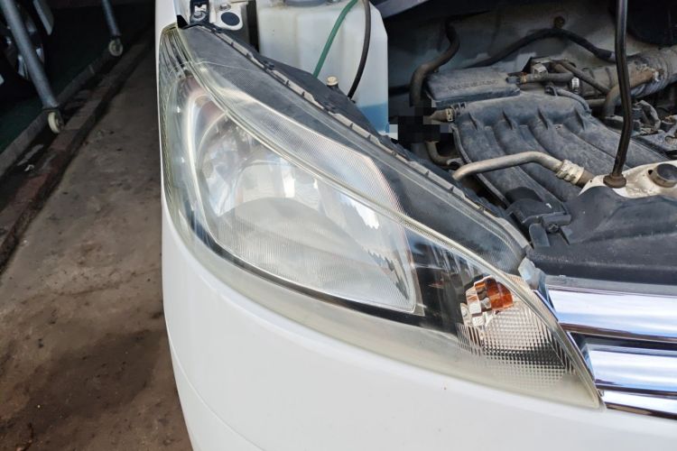 Used Nissan NV200 2018 1.6L CVT Luxury Model Right Front Headlight