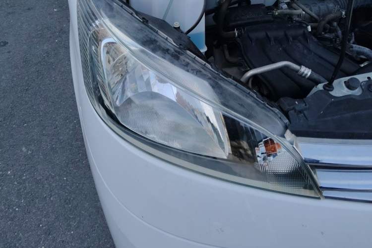 Used Nissan NV200 2018 1.6L CVT Luxury Model Right Front Headlight