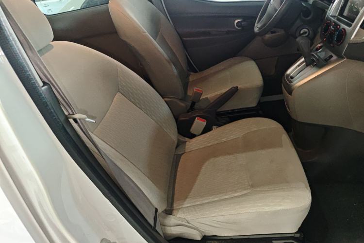 Used Nissan NV200 2018 1.6L CVT Luxury Model Right Front Seat